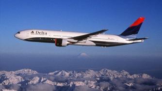 „Делта еърлайнс“ отмени стотици полети