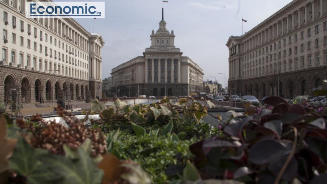 Правителството търси цветар и градинар за 70 000 лв.