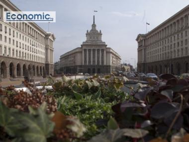 Правителството търси цветар и градинар за 70 000 лв.