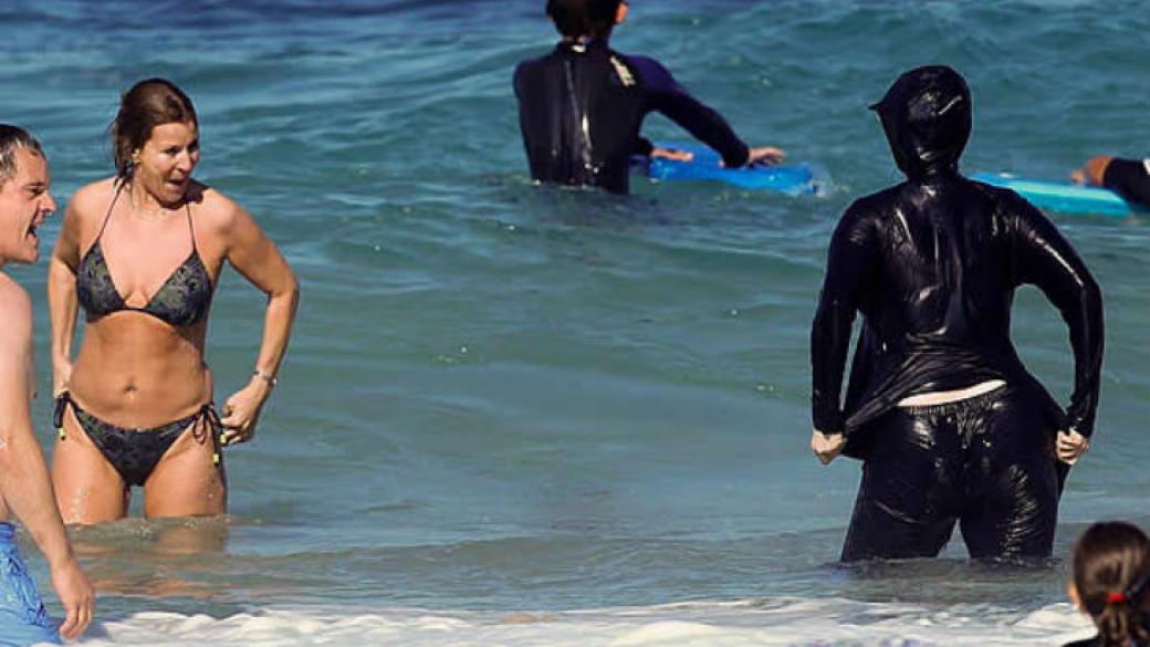 Забраниха носенето на „буркини“ на френски плажове