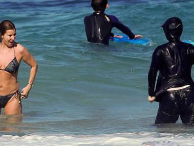 Забраниха носенето на „буркини“ на френски плажове