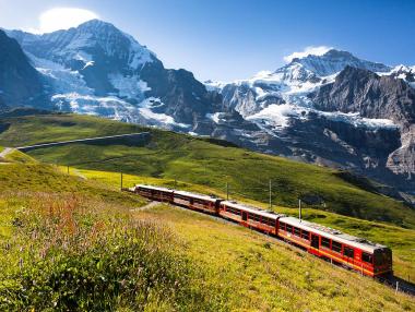 Мъж наръга шестима души и подпали вагон в Швейцария