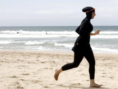 Френското правителство подкрепи забраната за носене на „буркини“