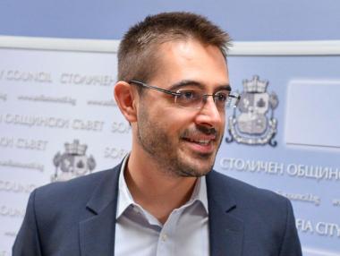 Буферните паркинги стават безплатни за хора с карта