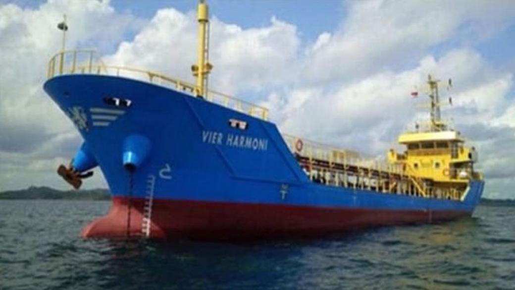 Пирати отвлякоха танкер край Индонезия