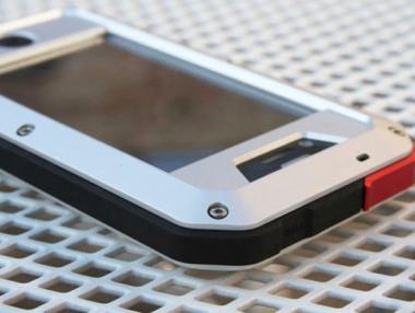 „Калашников“ продава „тактически“ калъф за iPhone 6/6s