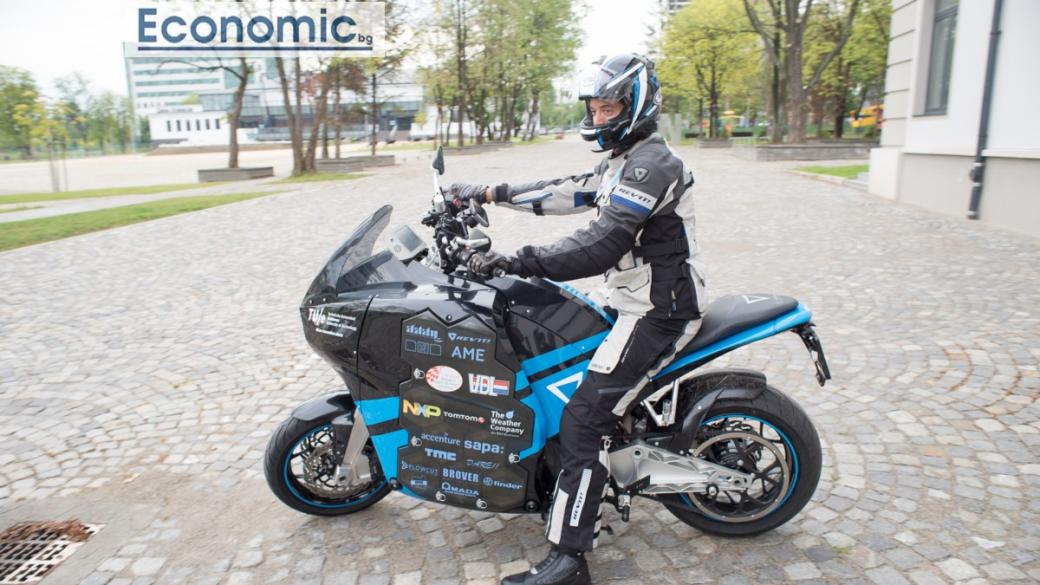 Показаха първия в света електрически туристически мотоциклет