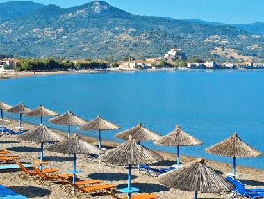 Гръцки курорти свалят цените наполовина