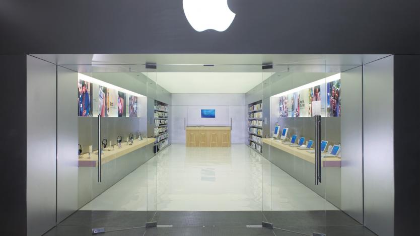 Apple променя имената на магазините си