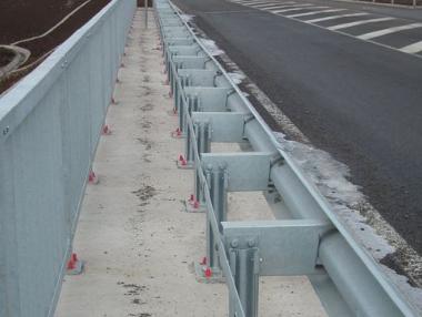 Няма пари за мантинела на пътя до Калотина