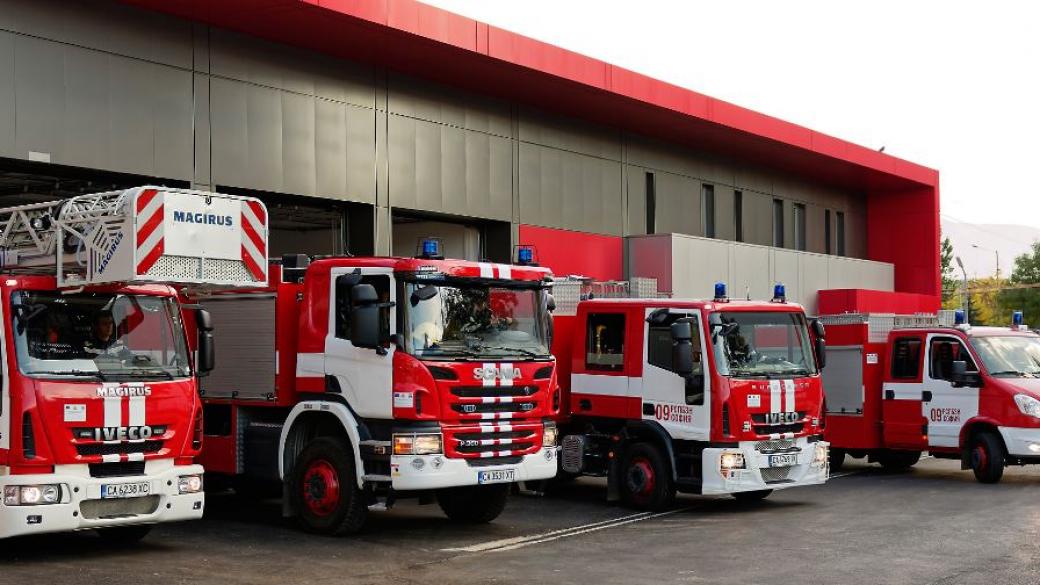 МВР търси 300 пожарникари