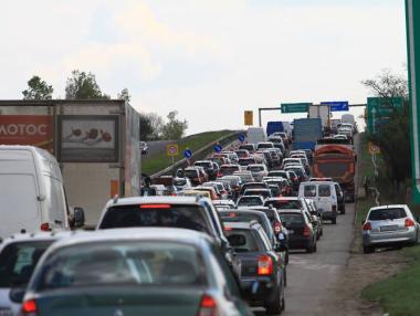 Огромни задръствания по пътищата у нас