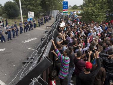 Унгария наема 3000 „ловци на мигранти“