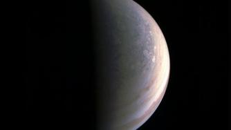 Величествените полюси на Юпитер