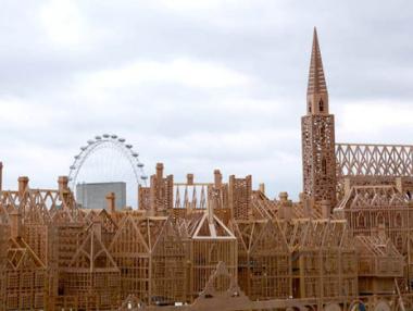 120-метров макет на Лондон ще гори днес (видео)