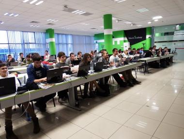 Започва 12-месечно безплатно обучение за софтуерни инженери