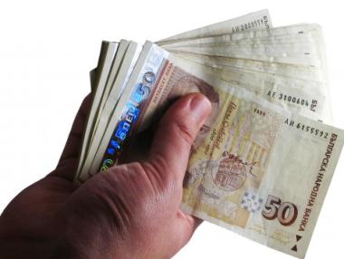 КЗП затяга контрола върху бързите кредити