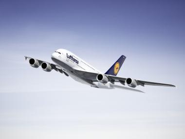 Най-големият пътнически самолет каца на летище София