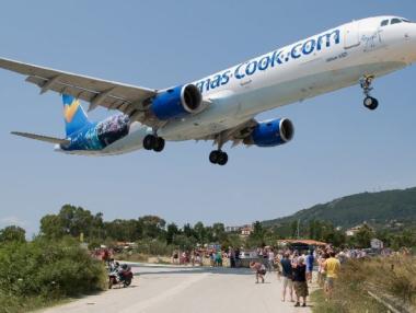 Топ 10 на най-опасните летища в света