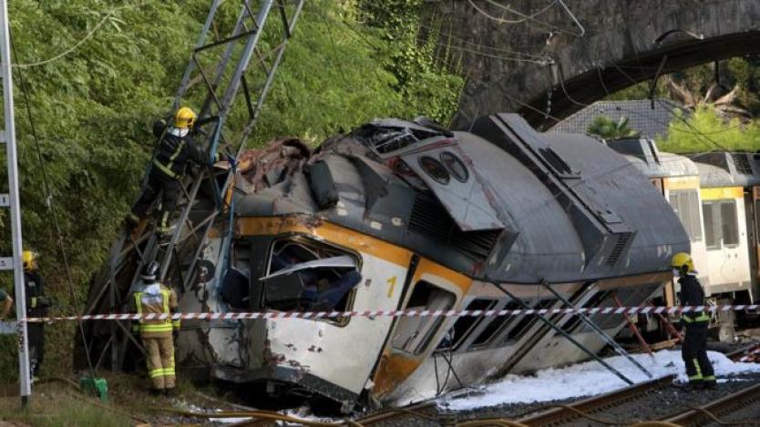 Ужасна влакова катастрофа взе жертви в Испания