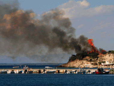 Огненото бедствие в Тасос продължава (обновена)