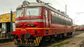 Нова фирма ще поправя влаковете на БДЖ