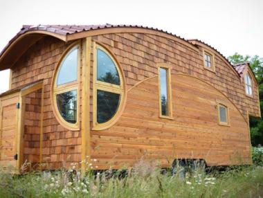 Създадоха приказна дървена къща на колела