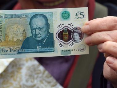 Великобритания пусна банкнота с лика на Уинстън Чърчил
