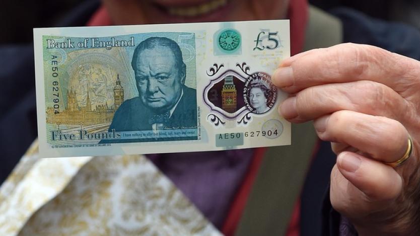 Великобритания пусна банкнота с лика на Уинстън Чърчил