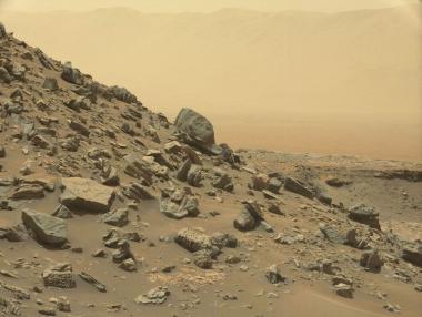 Curiosity изпраща снимки от Марс