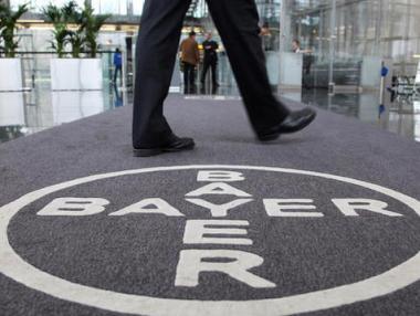 Bayer придобива Monsanto в сделката на годината