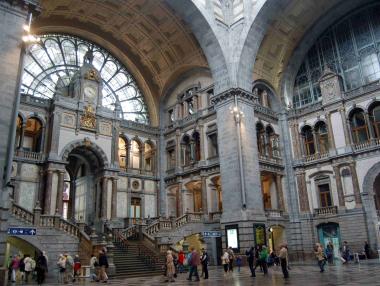 Топ 10 на най-красивите железопътни гари в света