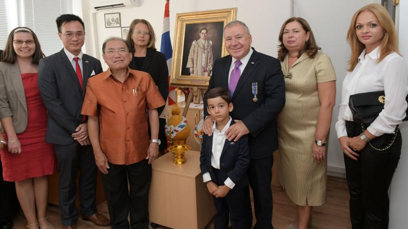 Виктор Меламед с кралски орден и почетно звание от Тайланд