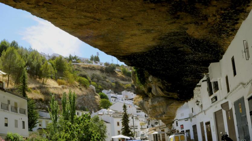 Сетенил де лас Бодегас – градът в скалите