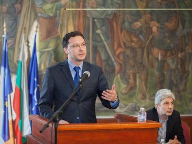 Митов: България не е и никога няма да бъде за продан