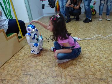 Хуманоиден робот ще помага на деца с увреждания у нас