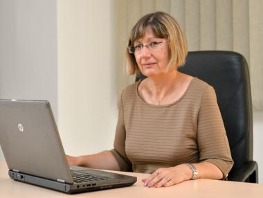 Само добра заплата не стига да задържи младите специалисти