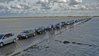 Опасен път под прилива