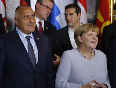 Меркел: Европа трябва да спре нелегалната миграция