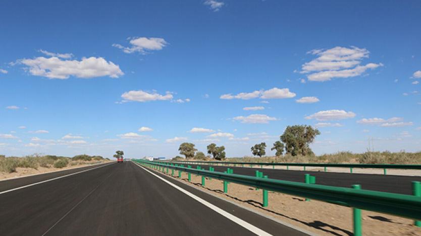Китай пусна най-голямата в света магистрала в пустиня