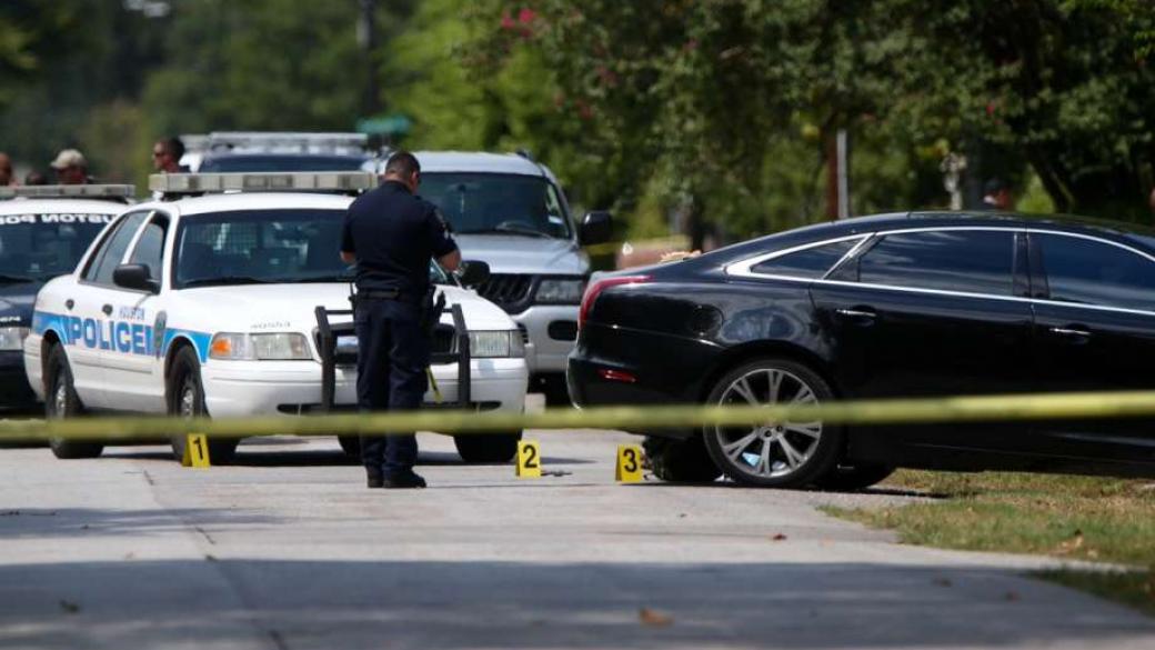 Неизвестен откри стрелба в Хюстън, има ранени