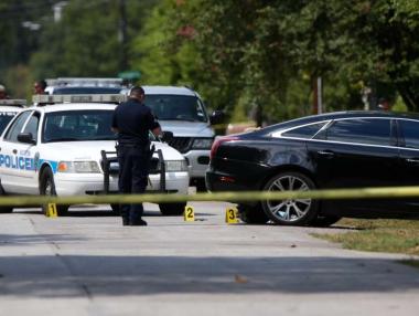 Неизвестен откри стрелба в Хюстън, има ранени