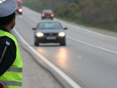 От 2017 г. пътните полицаи ще свалят номерата на пътя