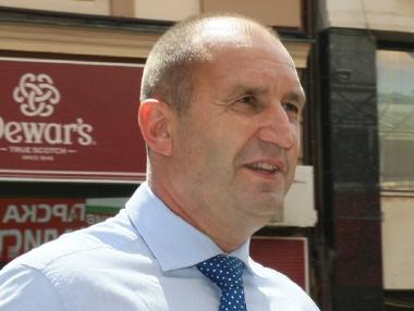 Как реагираха основните опоненти на Цецка Цачева