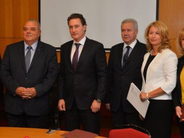 Студенти от УНСС ще стажуват във фирми от КРИБ