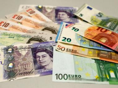 Паундът падна до под 1 евро