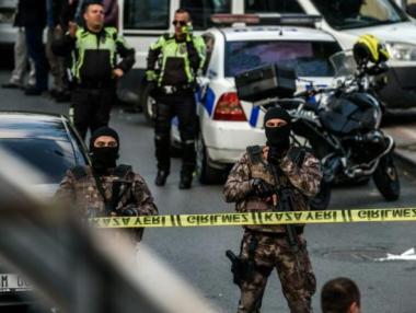 Двама атентатори се самовзривиха край Анкара