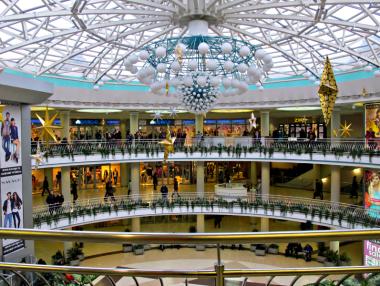 Неизвестен мъж нападна търговски център в Минск