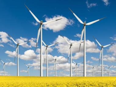 Светът инвестира все по-малко в чиста енергия