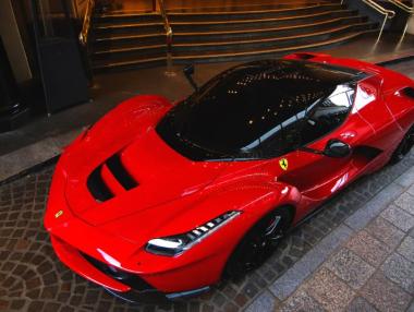 Ferrari ще прави само автоматик